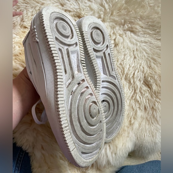 9.5 Nike Air Force 1 Womens White Low Top Lace Up Athletic Sneaker - Picture 3 of 5